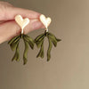 1 Pair Sweet Flower Inlay Alloy Pearl Drop Earrings