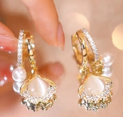 1 Pair Sweet Flower Inlay Artificial Pearl Copper Artificial Crystal Drop Earrings