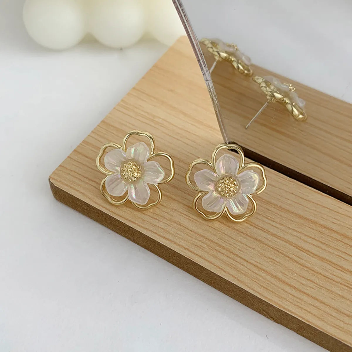 1 Pair Sweet Flower Plating Inlay Alloy Acrylic Gold Plated Ear Studs