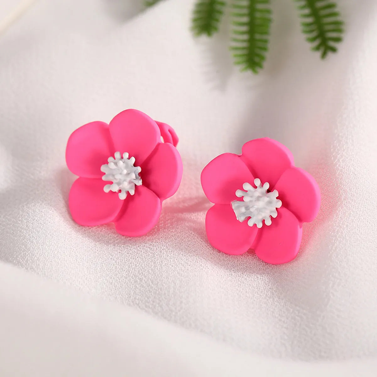 1 Pair Sweet Flower Stoving Varnish Alloy Ear Cuffs