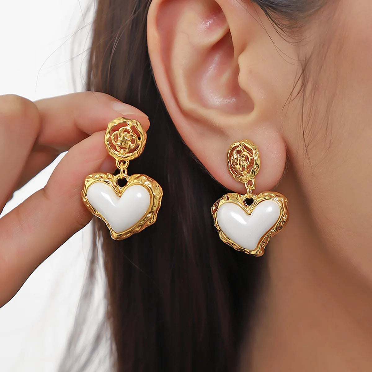 1 Pair Sweet Heart Shape Enamel Plating Alloy Gold Plated Drop Earrings