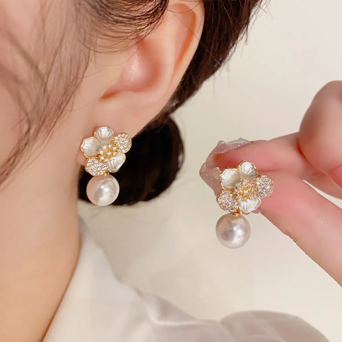 1 Pair Sweet Korean Style Flower Inlay Alloy Rhinestones Pearl Gold Plated Drop Earrings