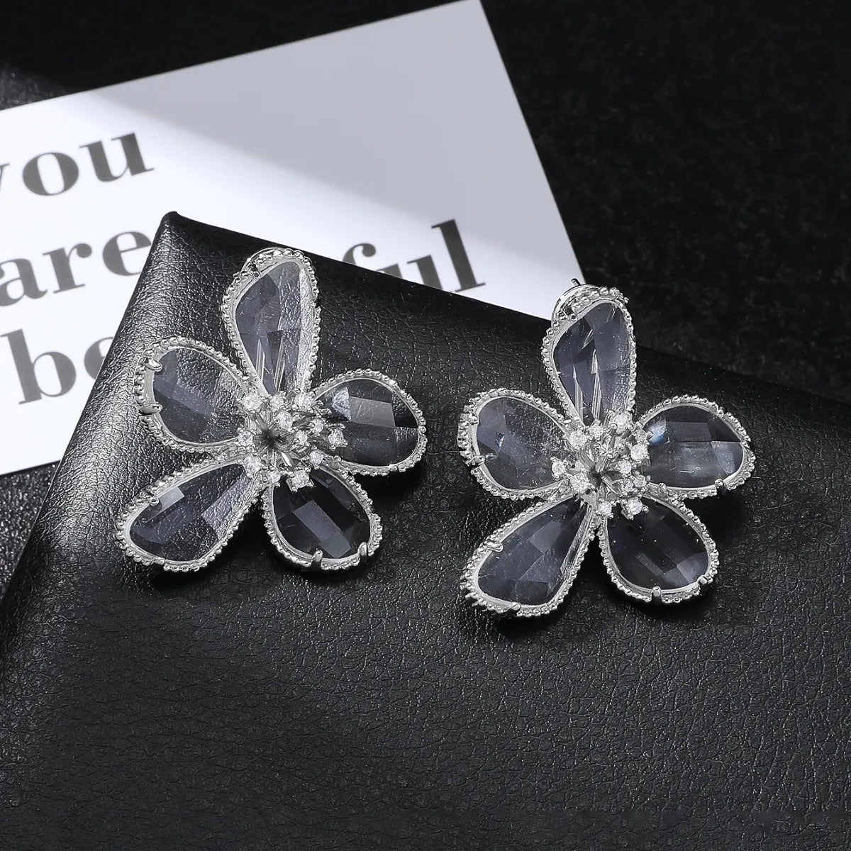 1 Pair Sweet Shiny Flower Inlay Glass Glass Crystal Zircon Ear Studs