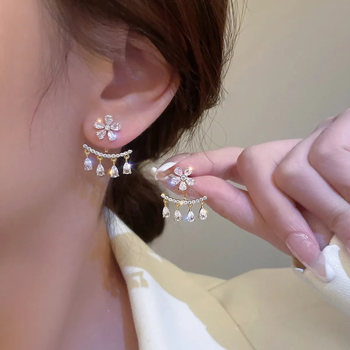 1 Pair Sweet Shiny Water Droplets Flower Inlay Alloy Artificial Rhinestones Drop Earrings