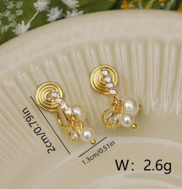 1 Pair Sweet Simple Style Classic Style Irregular Pearl Copper Zircon 18K Gold Plated Ear Cuffs