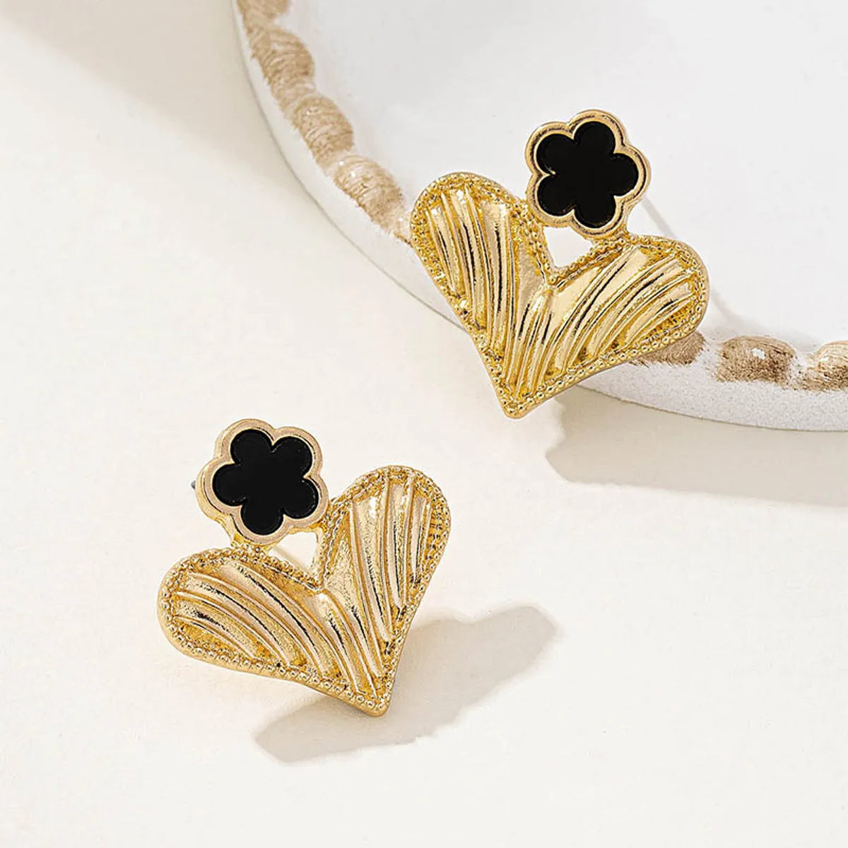 1 Pair Sweet Simple Style Flower Alloy Gold Plated Ear Studs