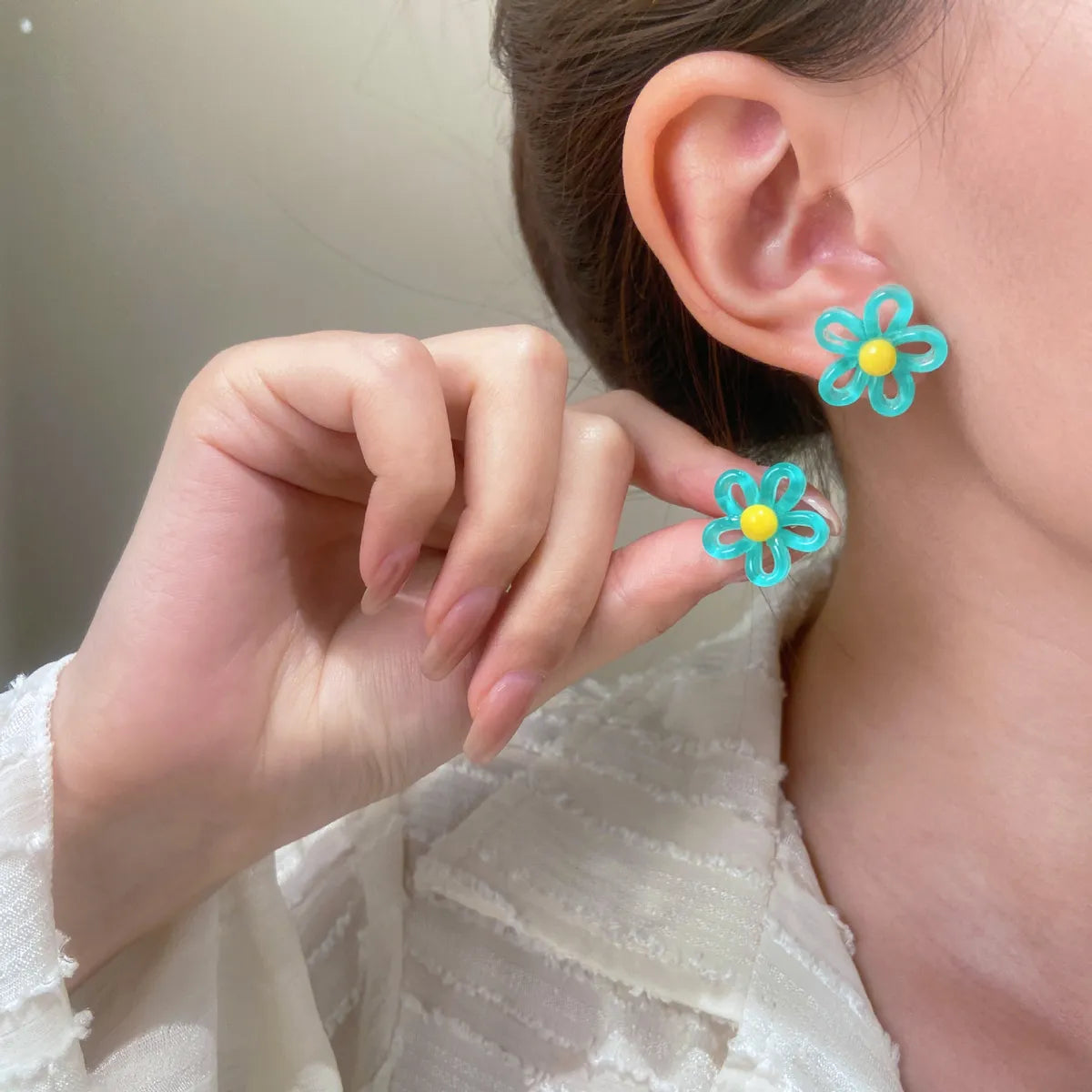 1 Pair Sweet Simple Style Flower Arylic Ear Studs