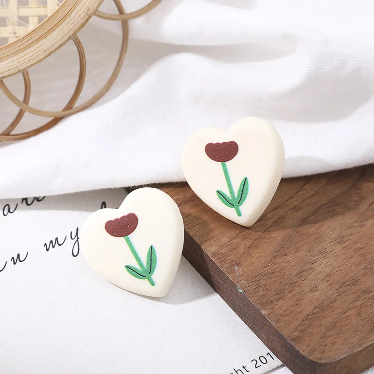 1 Pair Sweet Simple Style Heart Shape Plastic Resin Ear Studs