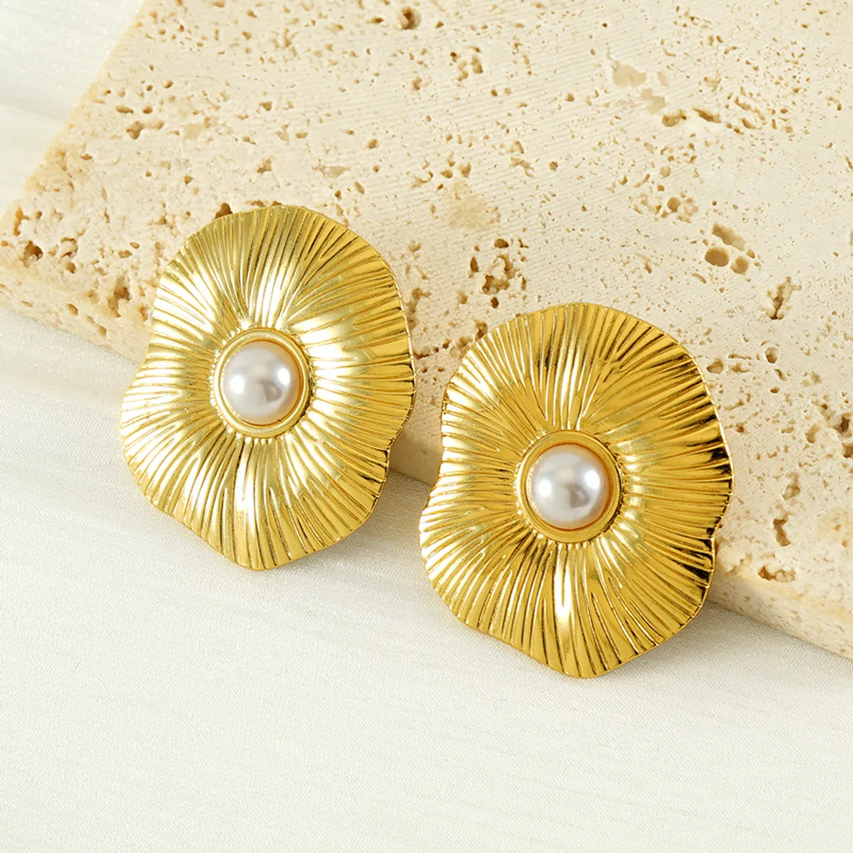 1 Pair Sweet Simple Style Leaf Flower Plating Inlay 304 Stainless Steel Pearl 18K Gold Plated Ear Studs