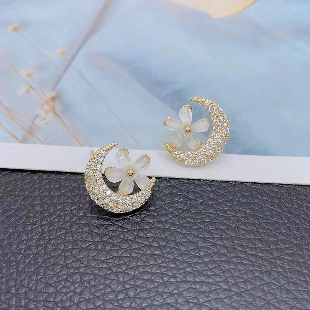 1 Pair Sweet Simple Style Moon Flower Plating Inlay Alloy Rhinestones Ear Studs