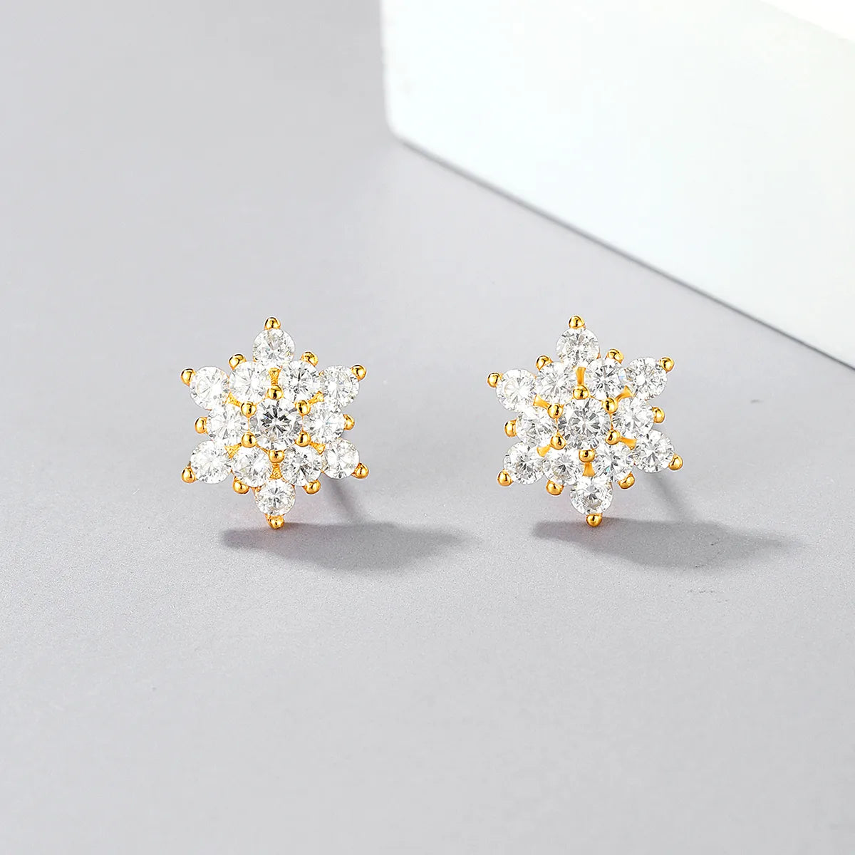 1 Pair Sweet Simple Style Snowflake Inlay Sterling Silver Zircon Ear Studs