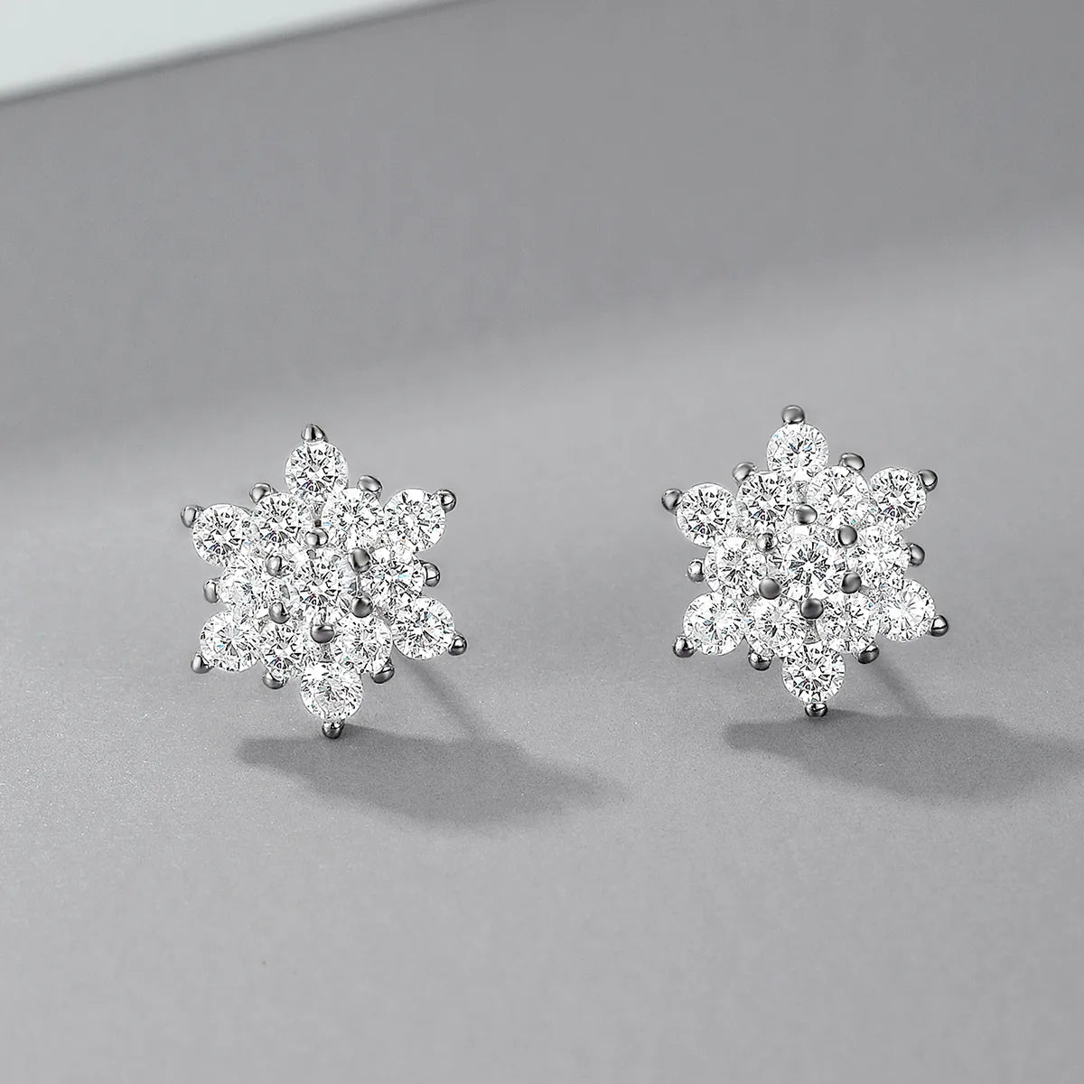 1 Pair Sweet Simple Style Snowflake Inlay Sterling Silver Zircon Ear Studs