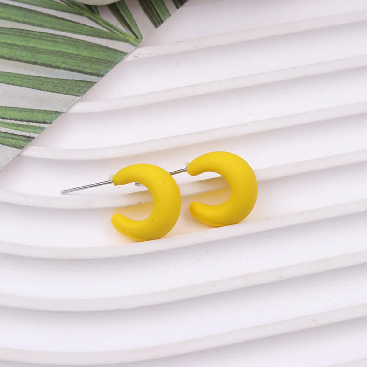 1 Pair Sweet Solid Color Spray Paint Arylic Ear Studs