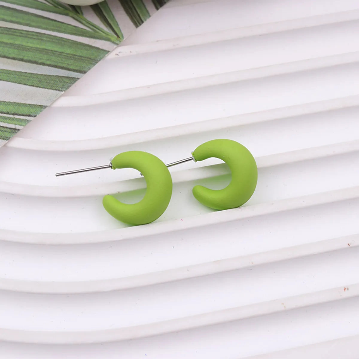 1 Pair Sweet Solid Color Spray Paint Arylic Ear Studs