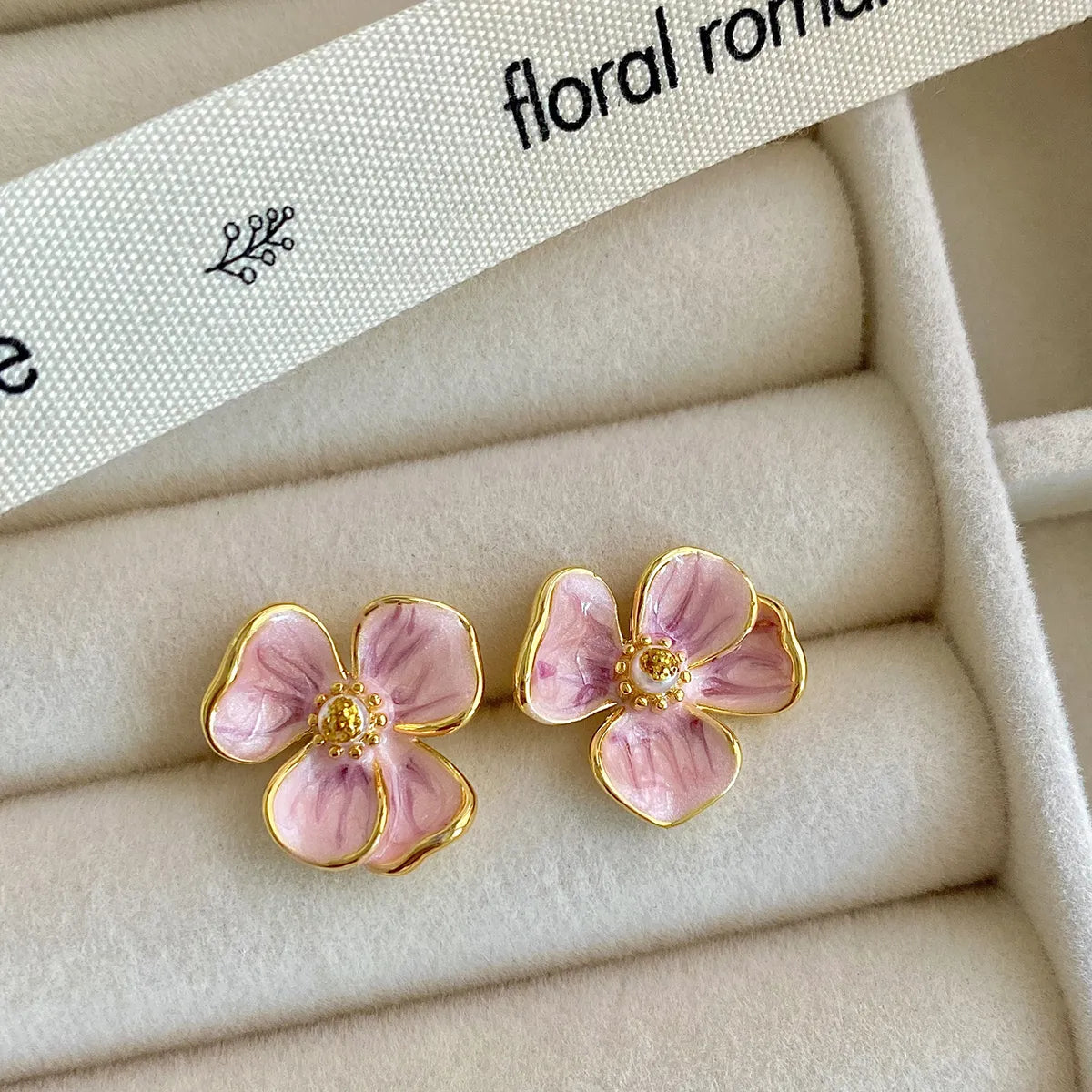 1 Pair Tropical Sweet Flower-De- Polishing Patchwork Plating Copper Freshwater Pearl 18K Gold Plated Ear Studs