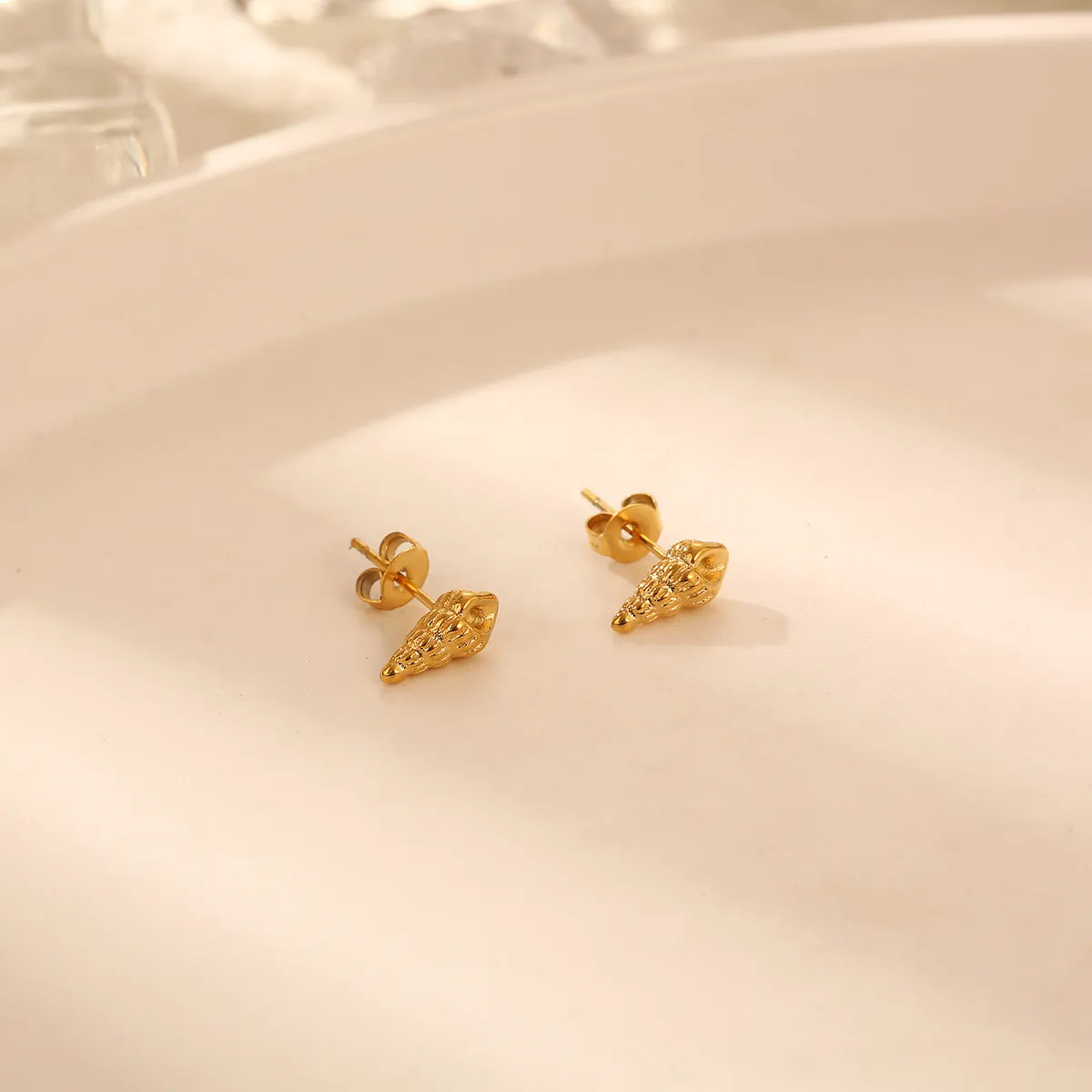 1 Pair Vacation Conch Polishing Plating Three-dimensional Stainless Steel 18k Gold Plated Ear Studs