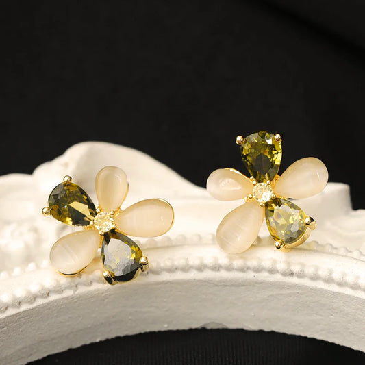 1 Pair Vacation Simple Style Flower Plating Inlay Copper Rhinestones Opal Zircon 14K Gold Plated Ear Studs