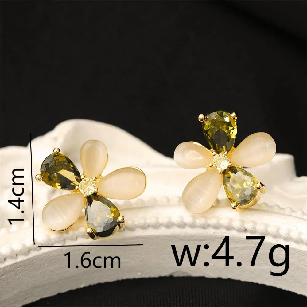 1 Pair Vacation Simple Style Flower Plating Inlay Copper Rhinestones Opal Zircon 14K Gold Plated Ear Studs