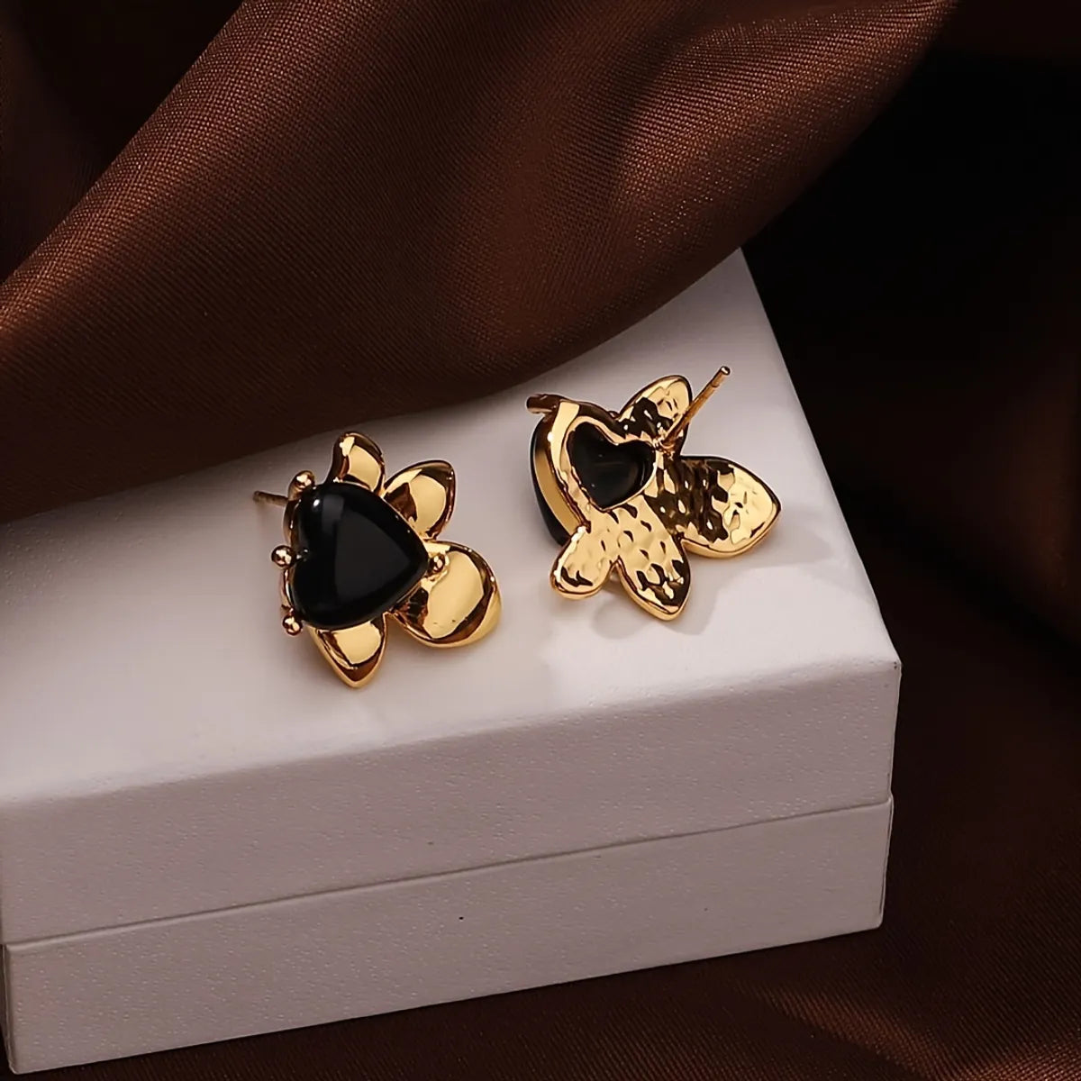 1 Pair Vacation Simple Style Heart Shape Flower Inlay Copper Lapis Lazuli Obsidian 18K Gold Plated Ear Studs