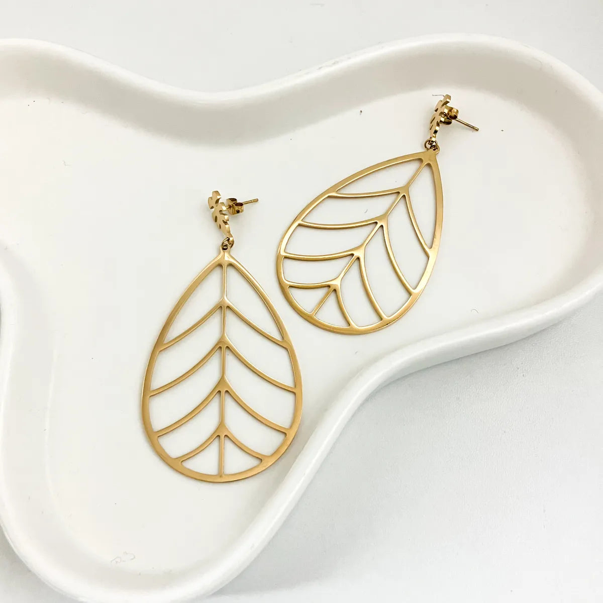 1 Pair Vacation Sweet Classic Style Leaves Flower Spiral Hollow Out Inlay 304 Stainless Steel Natural Stone 14K Gold Plated Drop Earrings Ear Studs