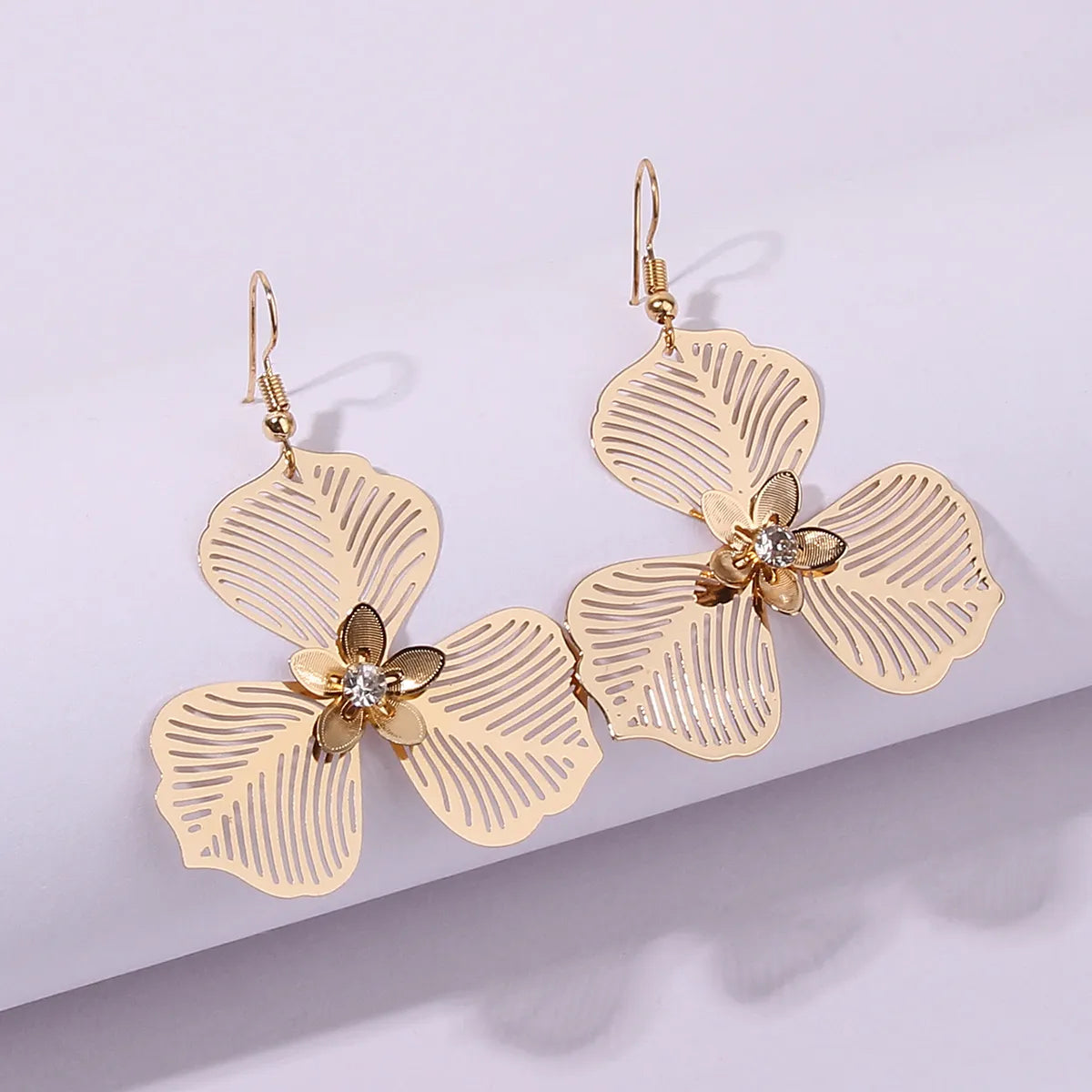 1 Pair Vacation Sweet Flower Plating Hollow Out Inlay Copper Zircon Gold Plated Drop Earrings