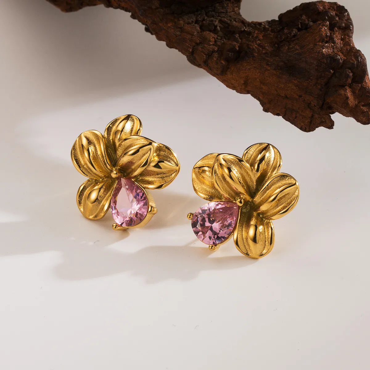 1 Pair Vintage Style Exaggerated Classic Style Flower Petal Plating Inlay 304 Stainless Steel Zircon 18K Gold Plated Ear Studs