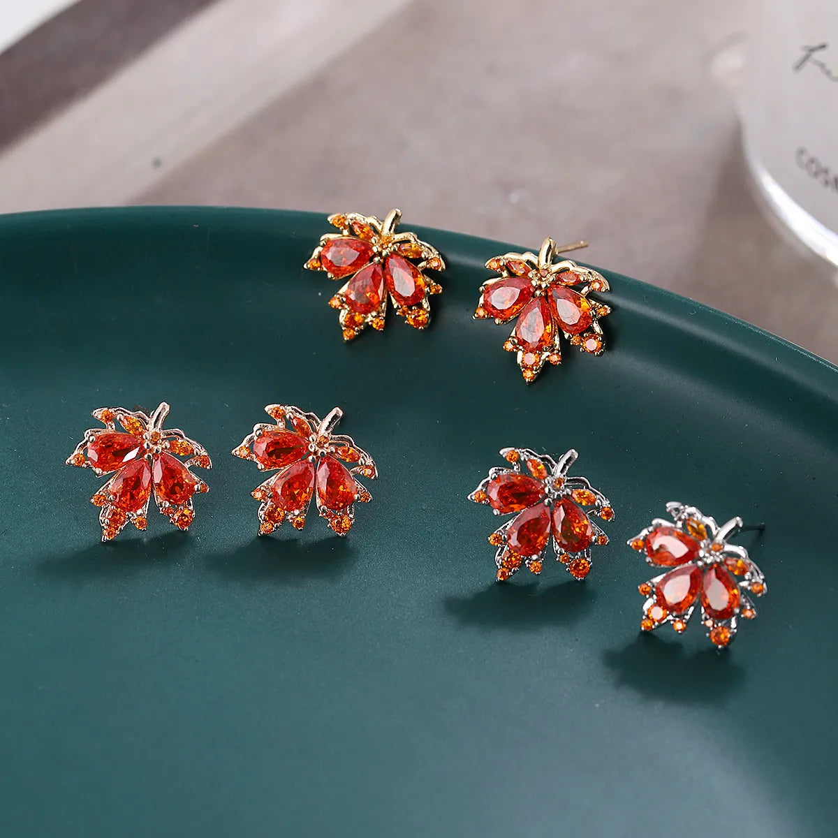 1 Pair Vintage Style Leaf Plating Alloy Ear Studs