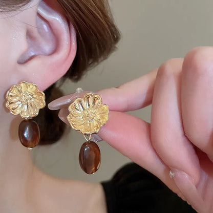 1 Pair Vintage Style Simple Style Flower Alloy Resin Drop Earrings