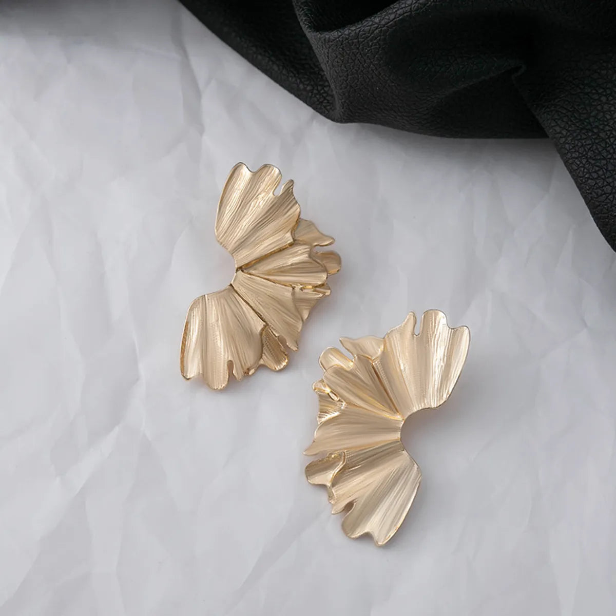 1 Pair Vintage Style Simple Style Leaves Plating Alloy Gold Plated Ear Studs