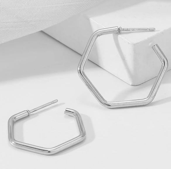 1 Pair Vintage Style Simple Style Roman Style Geometric Roman Numeral Flower Hollow Out 304 Stainless Steel 18K Gold Plated Ear Studs