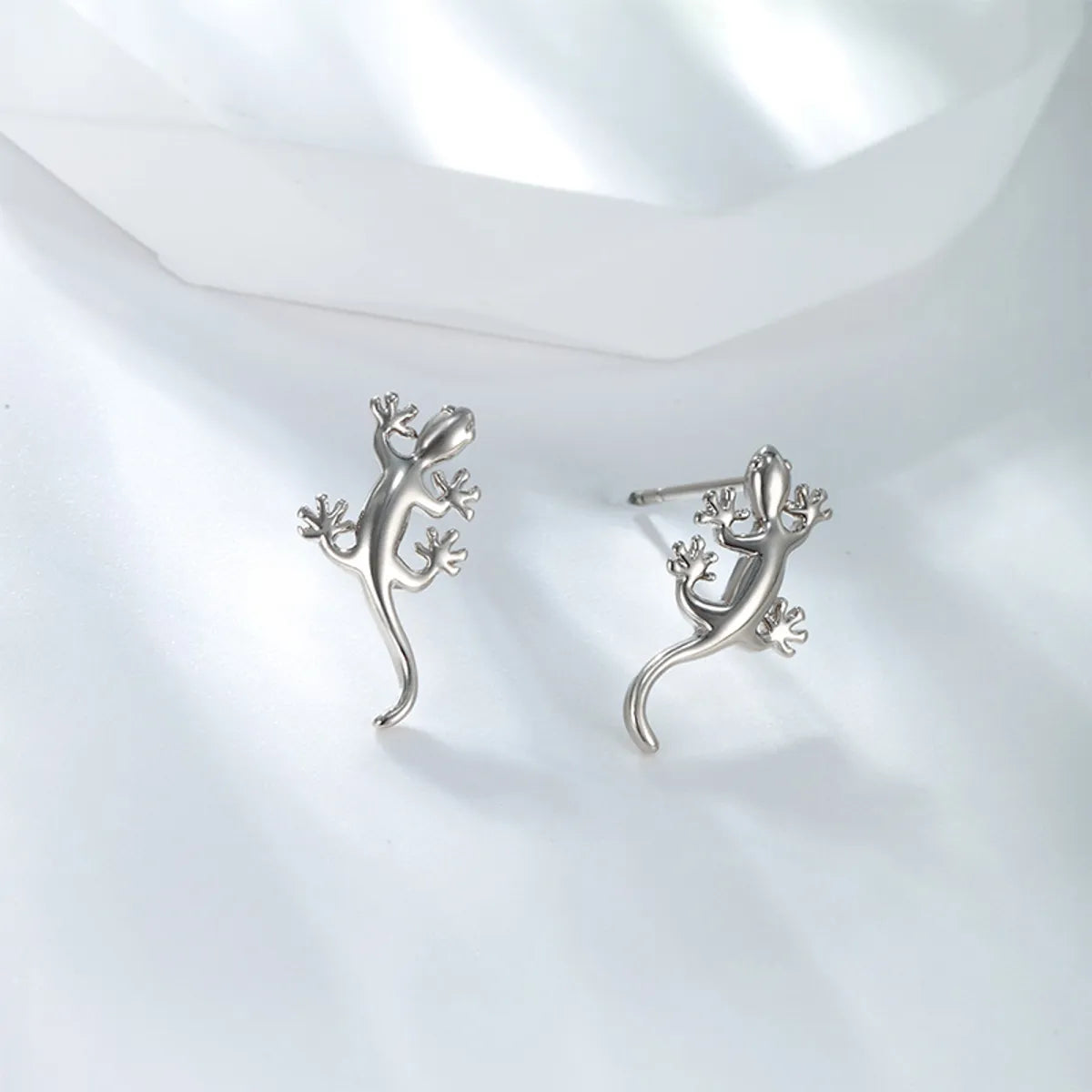 1 Pair Xuping Simple Style Animal Copper Alloy 18k Gold Plated White Gold Plated Ear Studs