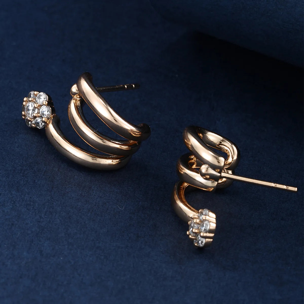 1 Pair Xuping Simple Style Flower Plating Inlay Copper Alloy Artificial Diamond 18k Gold Plated Ear Studs