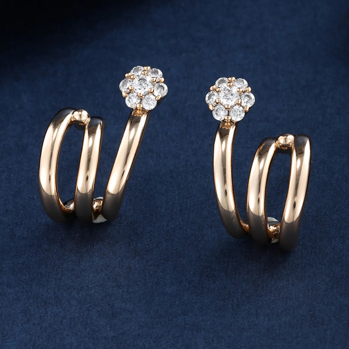 1 Pair Xuping Simple Style Flower Plating Inlay Copper Alloy Artificial Diamond 18k Gold Plated Ear Studs