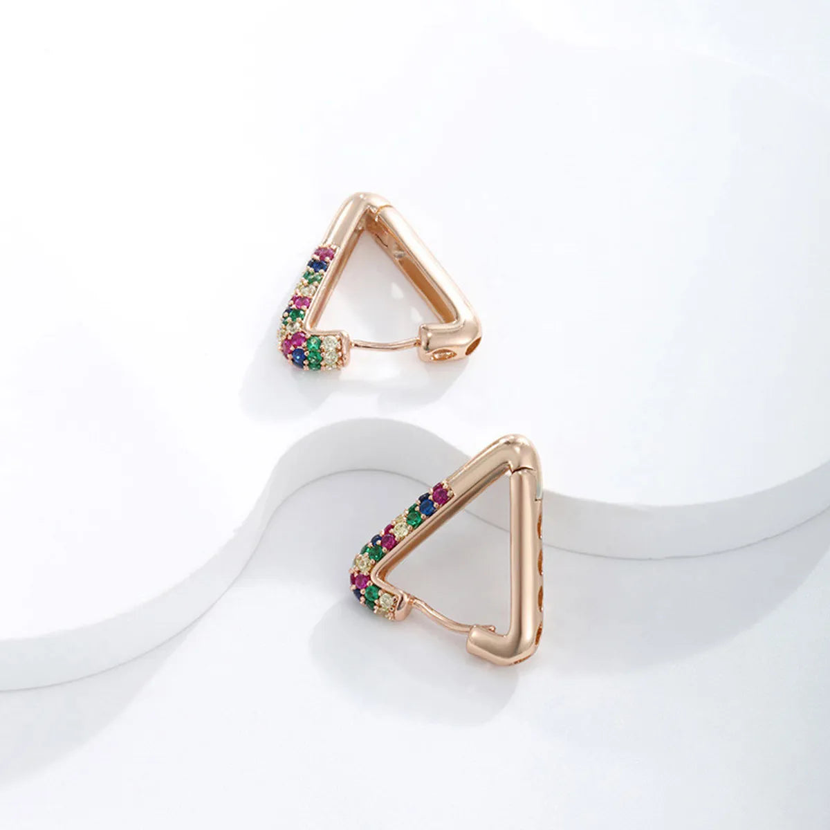 1 Pair Xuping Simple Style Triangle Geometric Plating Inlay Alloy Copper Alloy Artificial Gemstones 18k Gold Plated Ear Clip