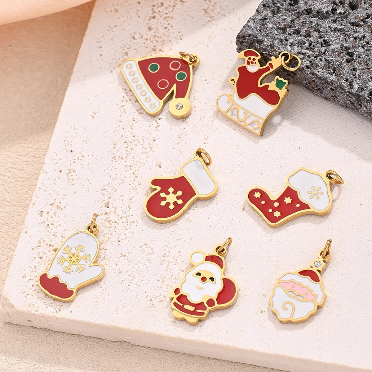 1 Pc/Package 15x18mm 17x10.5mm 17x13mm Hole 2~2.9mm 304 Stainless Steel Rhinestones Glass 18K Gold Plated Christmas Hat Santa Claus Christmas Socks Polished Pendant