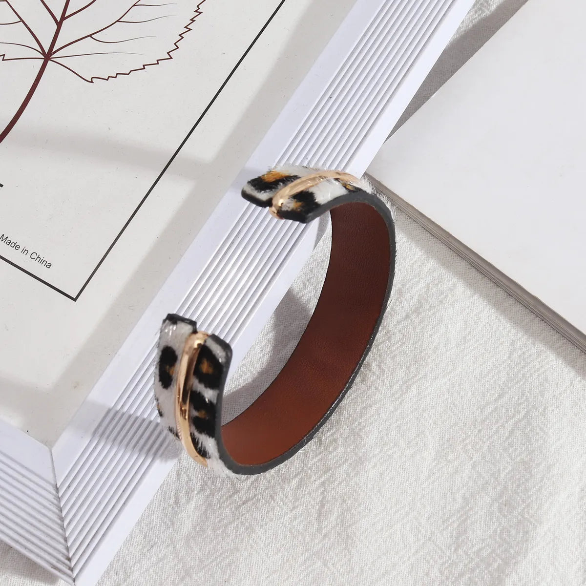 1 Piece Beach Leopard Pu Leather Metal Women'S Bangle