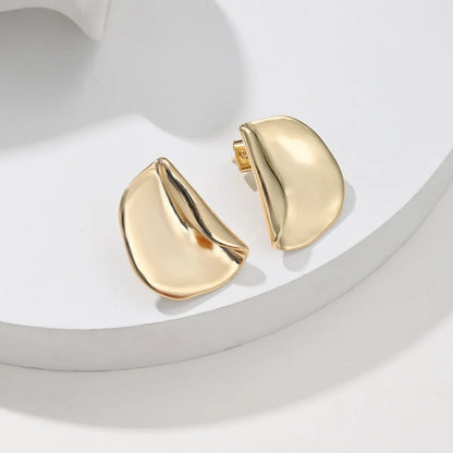 1 Piece Classical Cute Solid Color Asymmetrical Alloy Ear Studs