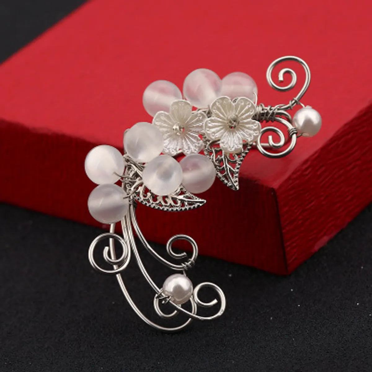 1 Piece Elegant Exaggerated Leaf Flower Butterfly Imitation Pearl Aluminum Ear Cuffs