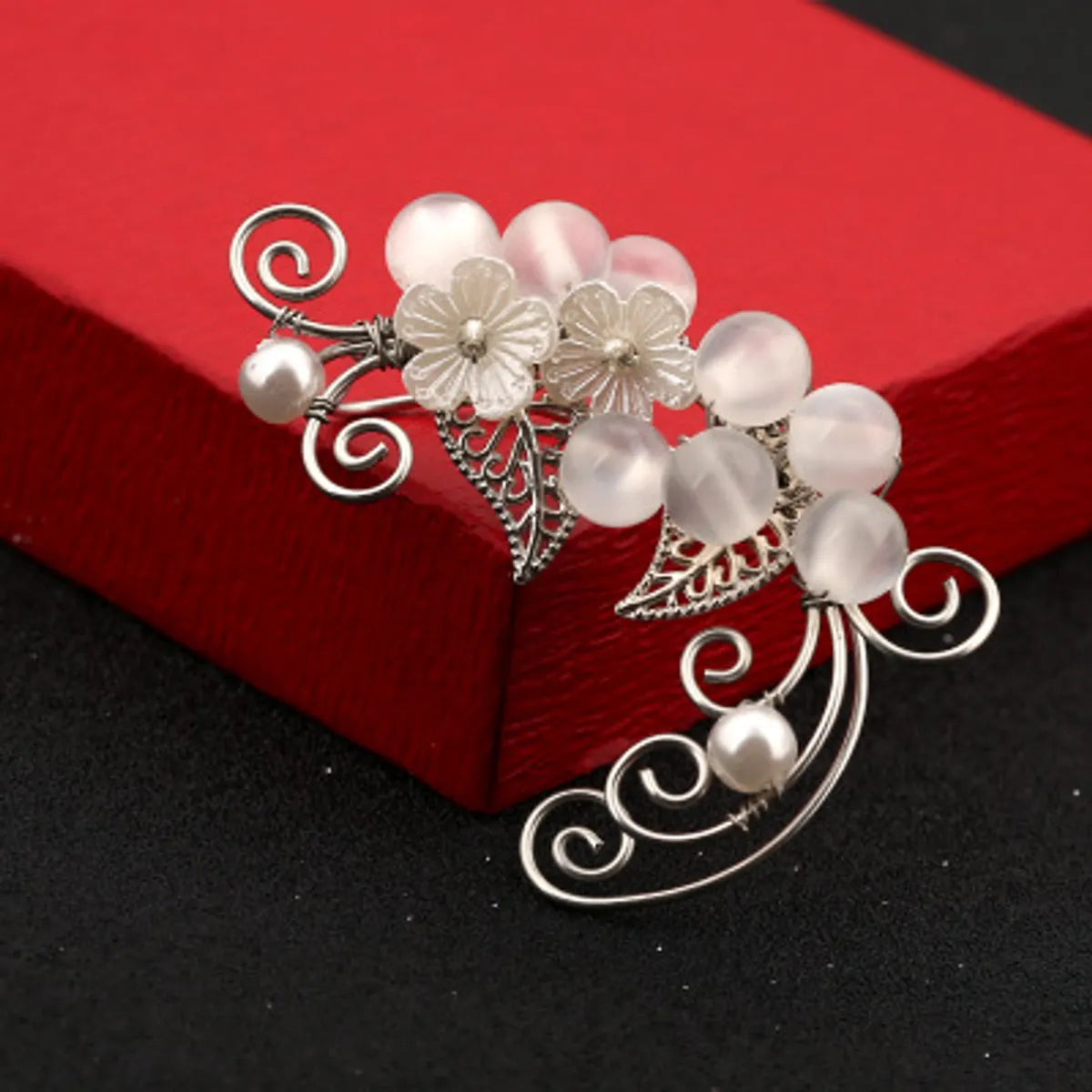 1 Piece Elegant Exaggerated Leaf Flower Butterfly Imitation Pearl Aluminum Ear Cuffs