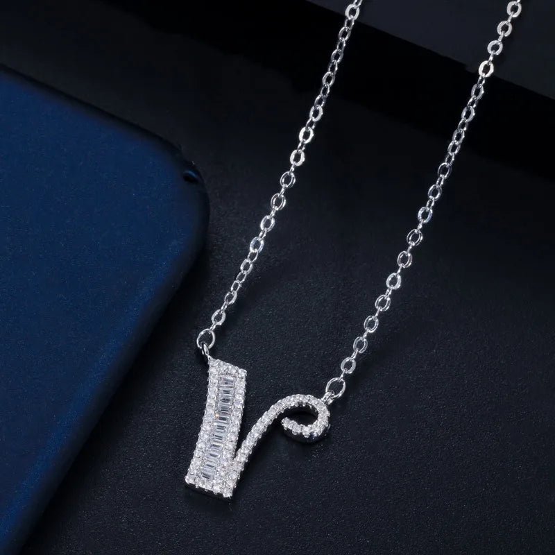 1 Piece Elegant Letter Copper Inlay Zircon Necklace