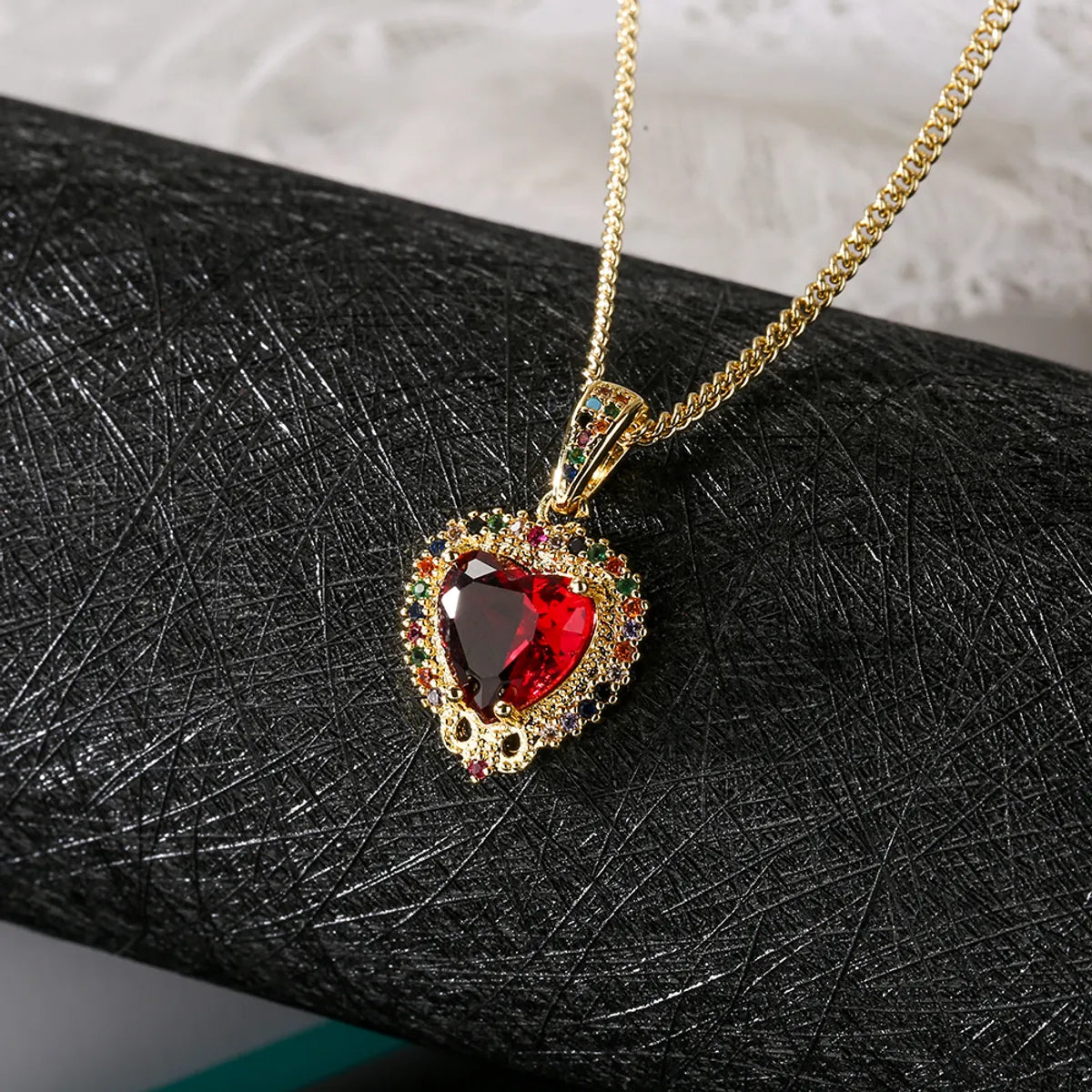 1 Piece Fashion Heart Shape Copper Inlay Zircon Pendant Necklace