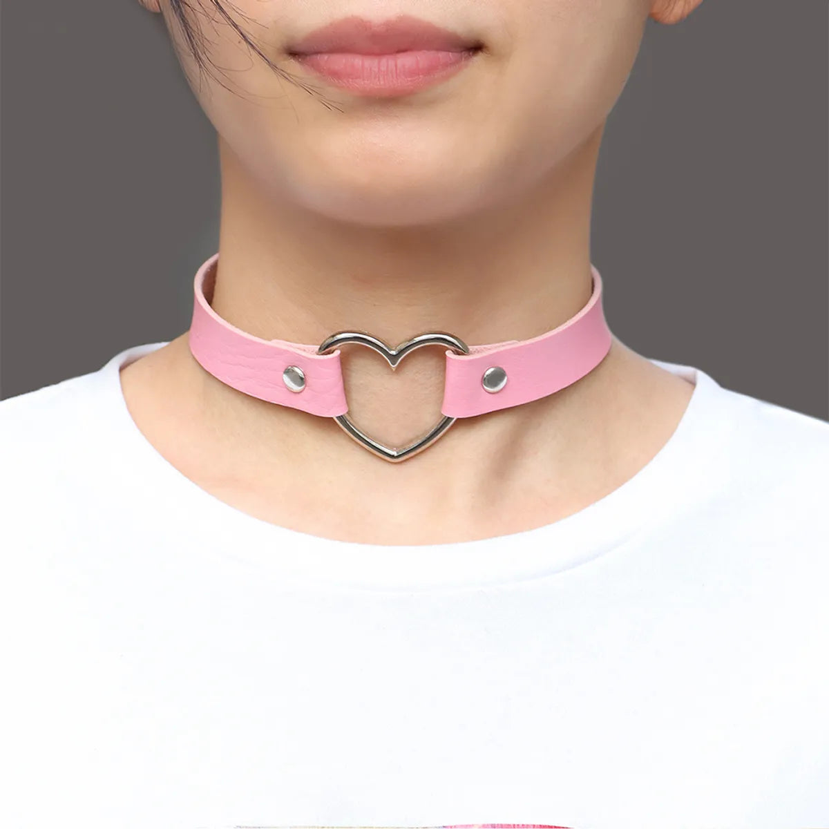 1 Piece Fashion Heart Shape Pu Leather Alloy Plating Women'S Choker