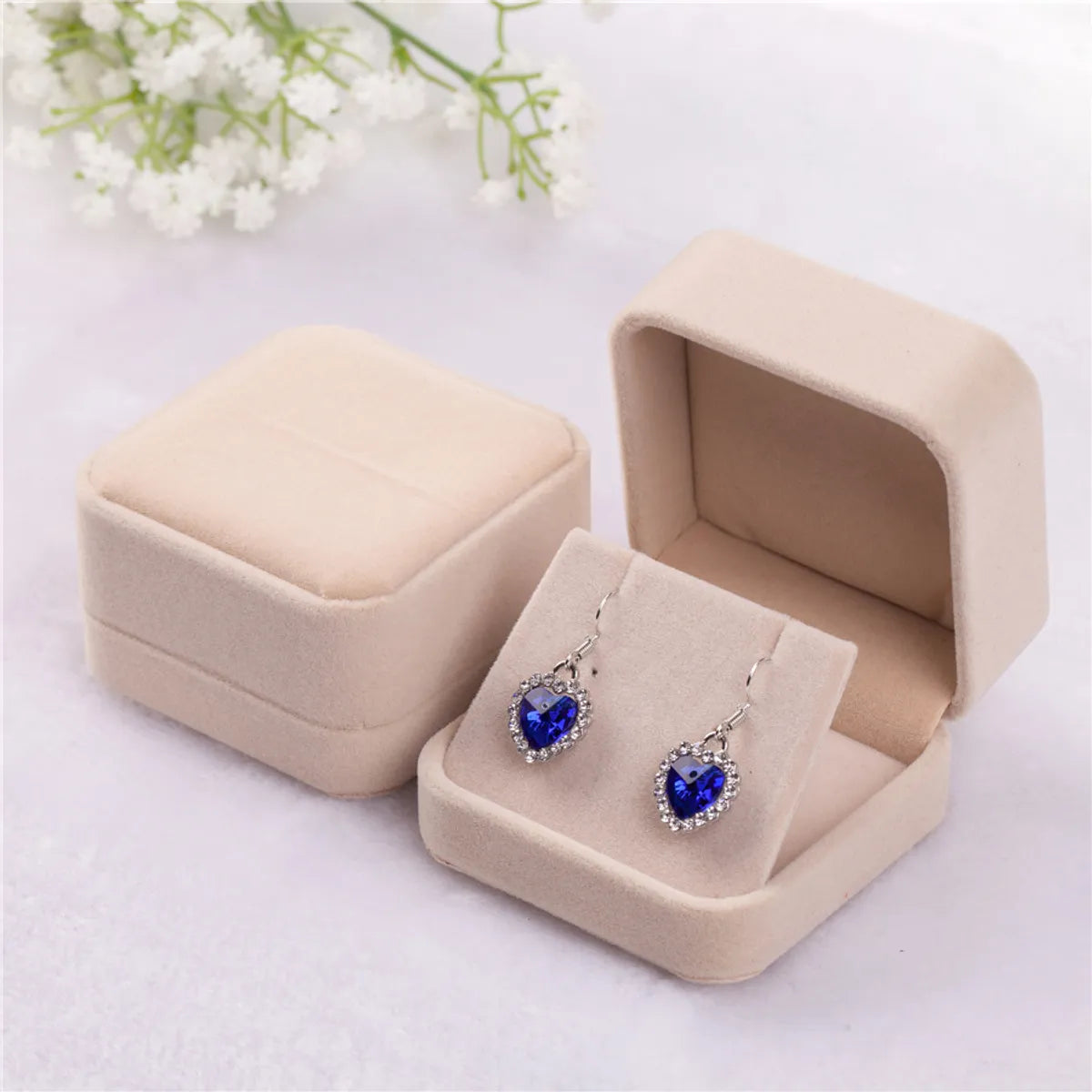 1 Piece Fashion Square Solid Color Flannel Jewelry Boxes