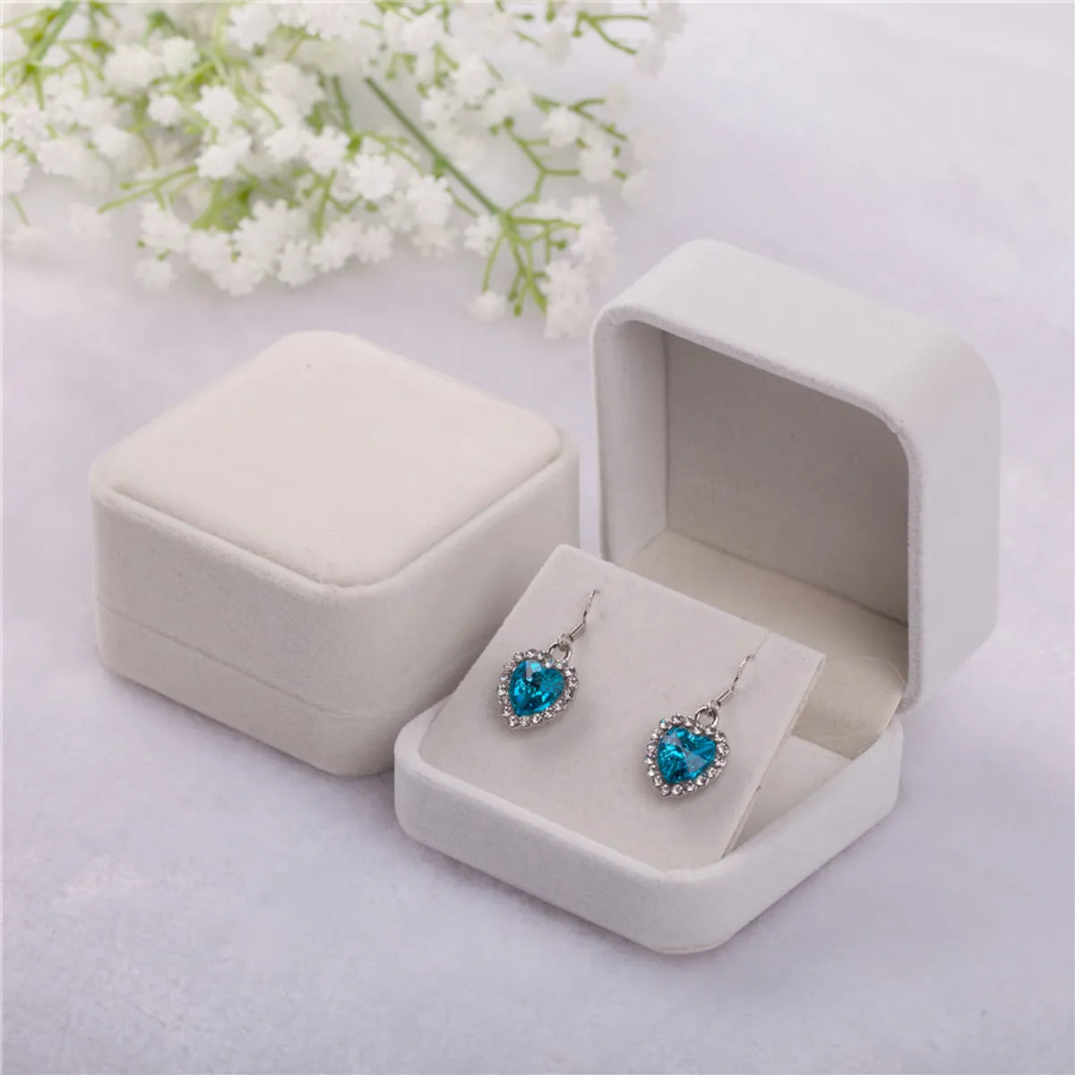 1 Piece Fashion Square Solid Color Flannel Jewelry Boxes