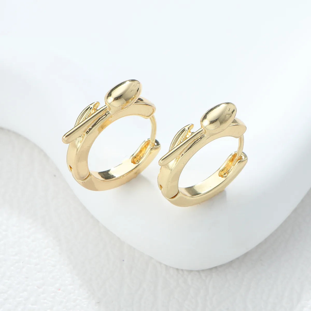 1 Piece IG Style Simple Style Solid Color Flower Rhombus Hollow Out Inlay Alloy Rhinestones Earrings