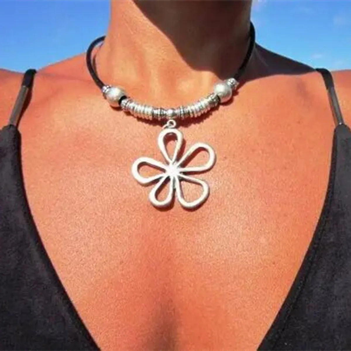 1 Piece Retro Flower Alloy Handmade Women's Pendant Necklace