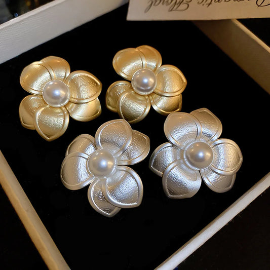 1 Piece Retro Flower Inlay Alloy Artificial Pearls Ear Studs