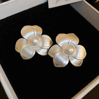 1 Piece Retro Flower Inlay Alloy Artificial Pearls Ear Studs