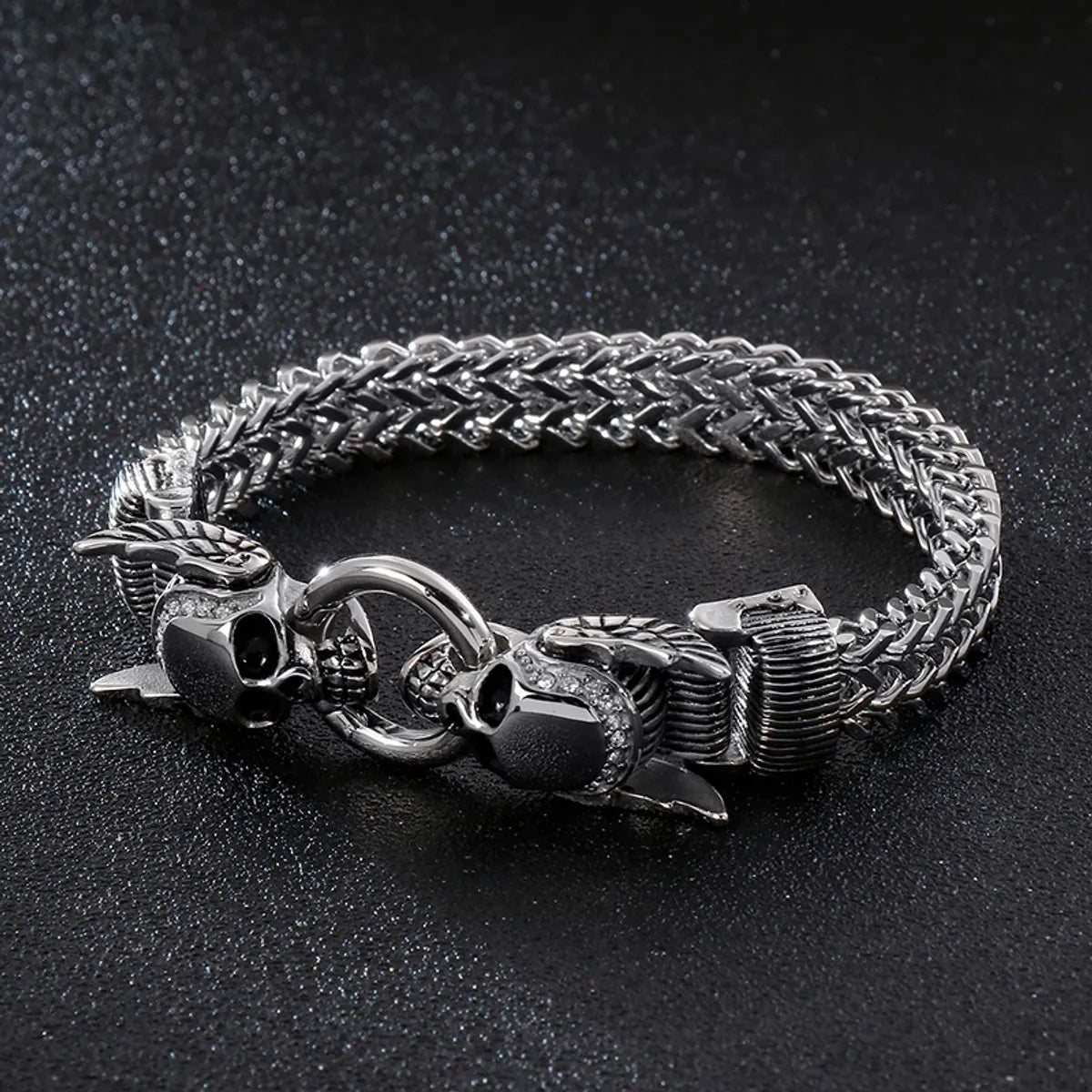 1 Piece Retro Solid Color Titanium Steel Men'S Bracelets