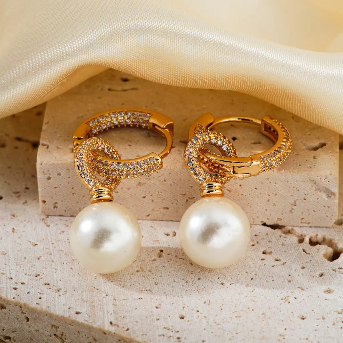 1 Piece Simple Style Classic Style Round Plating Inlay Copper Pearl K Gold Plated Drop Earrings